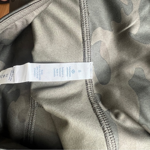 Lululemon cropped camo leggings - Picture 5 of 5